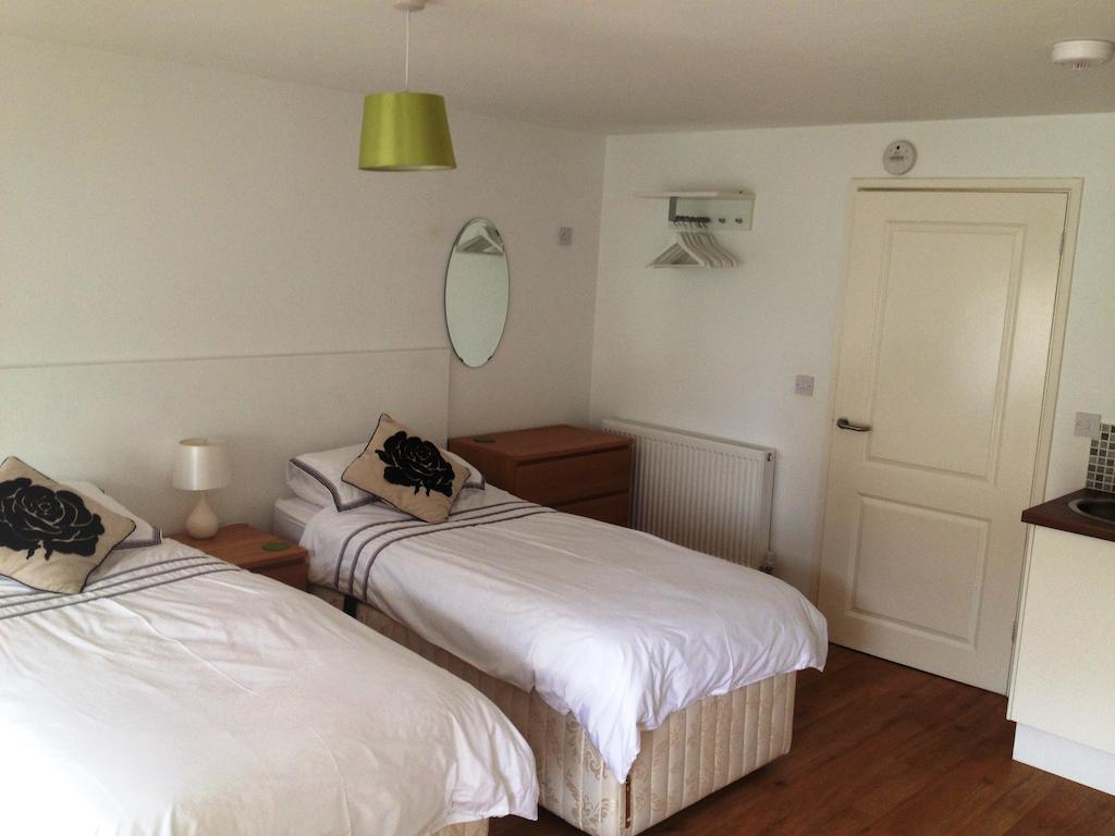 Elm Tree Farm Accommodation ميلتون كينيز الغرفة الصورة