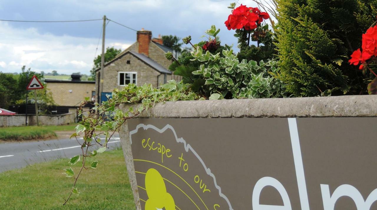 Elm Tree Farm Accommodation ميلتون كينيز المظهر الخارجي الصورة